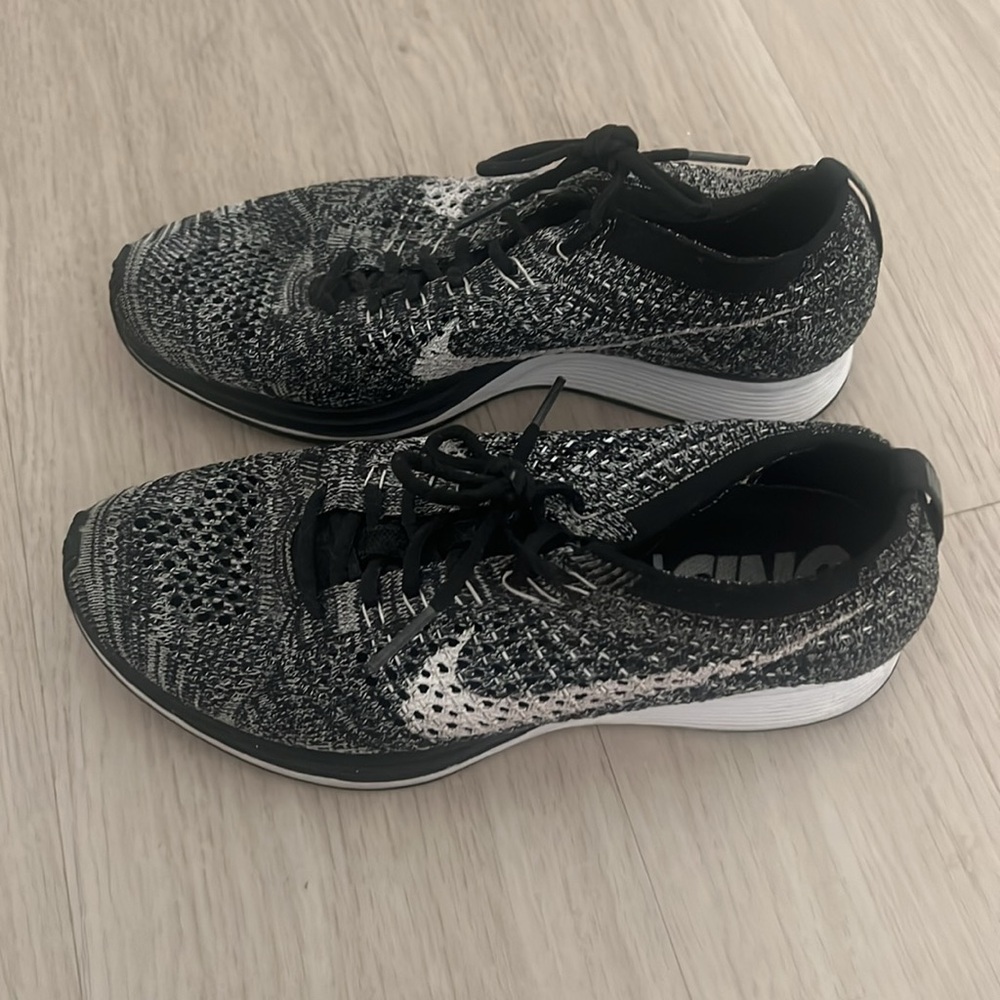 Nike Flyknit Racer - Picture 5 of 11